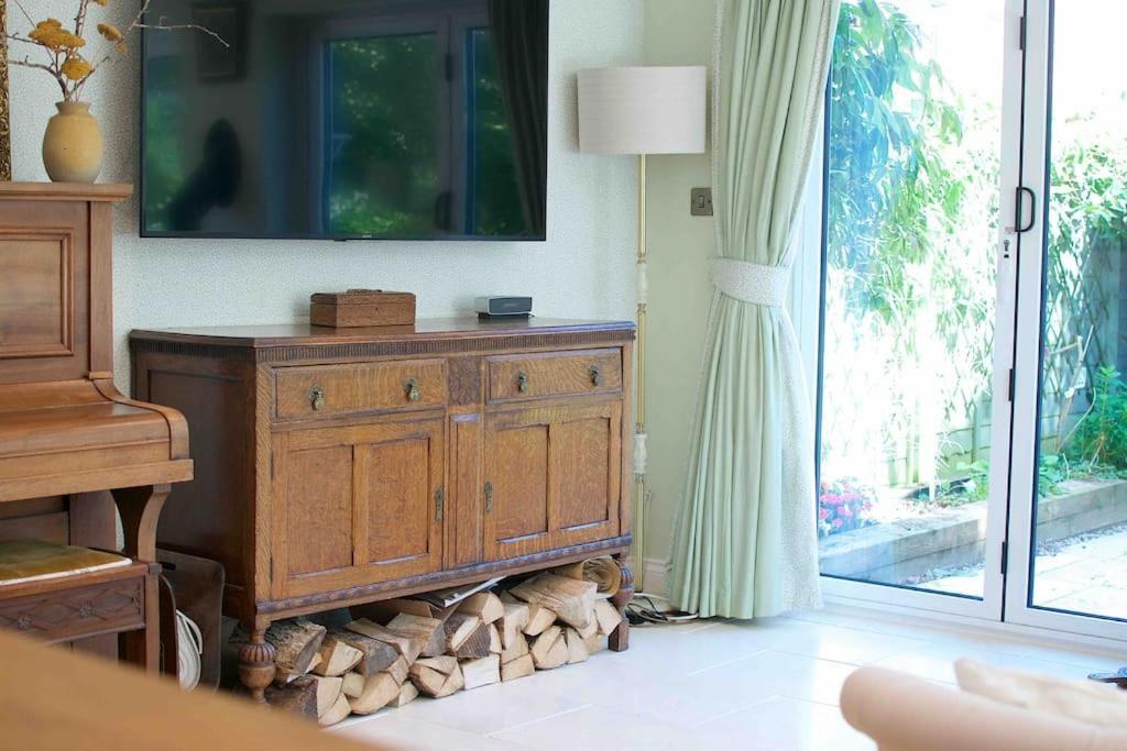 Canal View 2 Bedrooms End Of Terrace شيشستر المظهر الخارجي الصورة