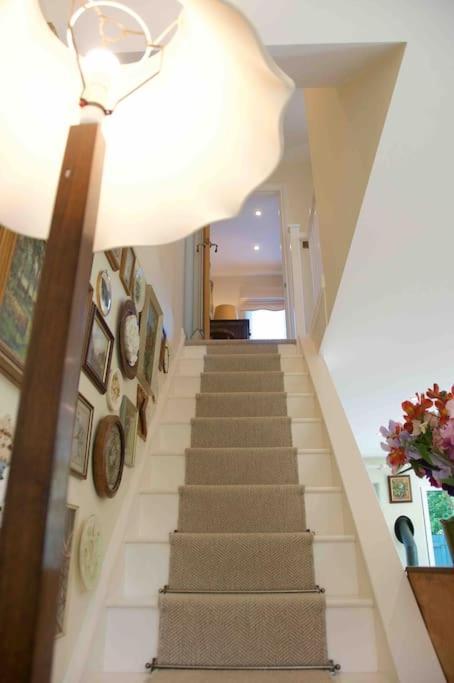 Canal View 2 Bedrooms End Of Terrace شيشستر المظهر الخارجي الصورة