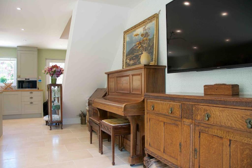 Canal View 2 Bedrooms End Of Terrace شيشستر المظهر الخارجي الصورة