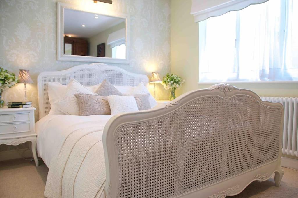 Canal View 2 Bedrooms End Of Terrace شيشستر المظهر الخارجي الصورة
